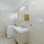 Сasa de vacaciones Luxurious In With Sauna Debeljak