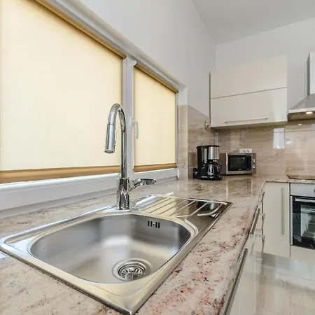 Prázdninový dům Luxurious In With Sauna Debeljak