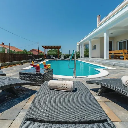 Prázdninový dům Amazing In With Sauna *