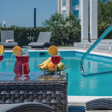 Amazing In With Sauna Dom wakacyjny Debeljak